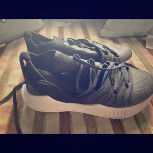 Stephen Curry boys UA 7Y shoes